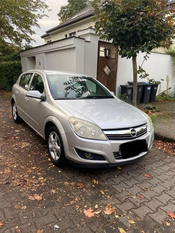 Silber Gebraucht 2007 Opel Astra Kleinwagen | 1.900 € (Teuer) - Bild 1/4