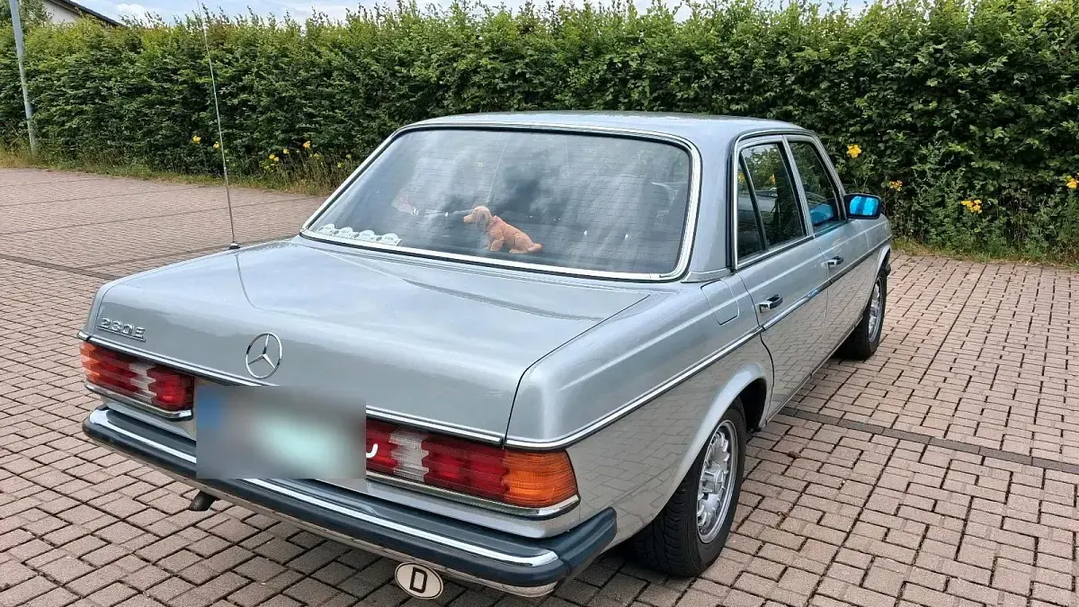 Gebraucht Mercedes E230 136 PS (100 kW) 1984 Silber Limousine