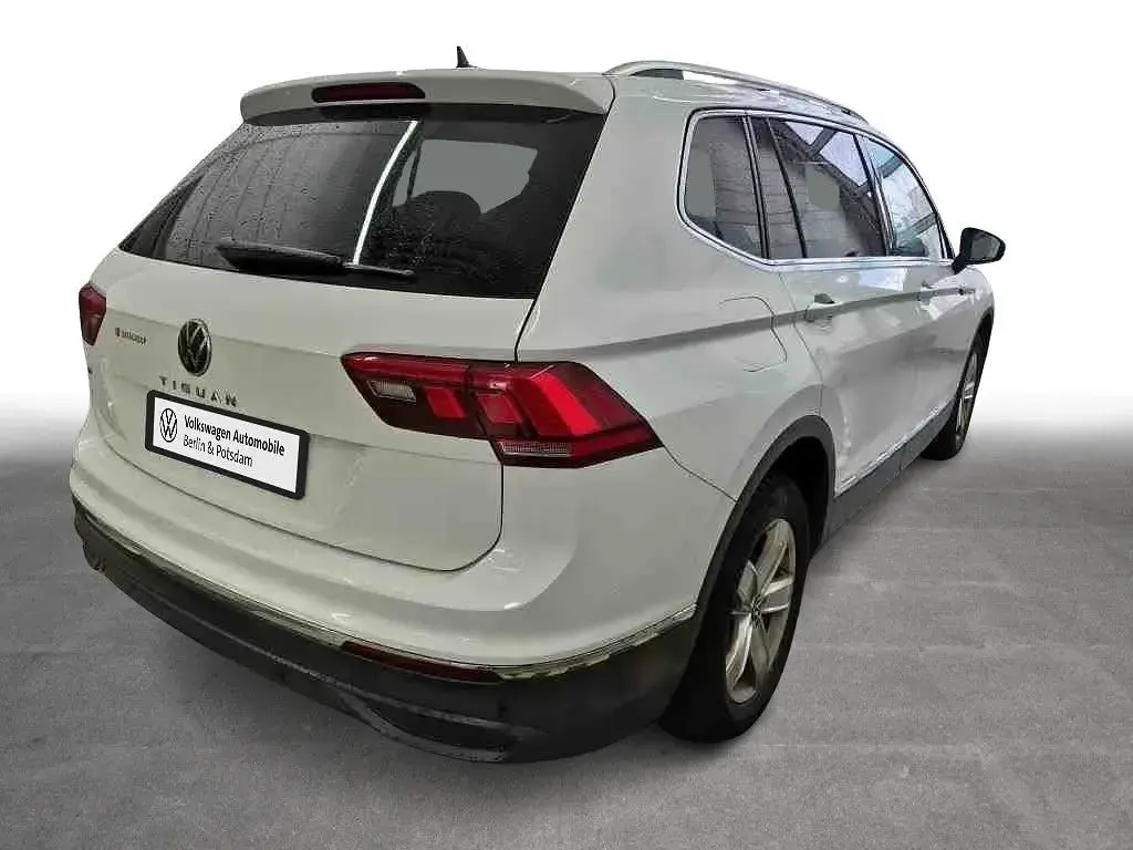 Gebraucht VW Tiguan Allspace Life 150 PS (110 kW) 2022 Weiß SUV
