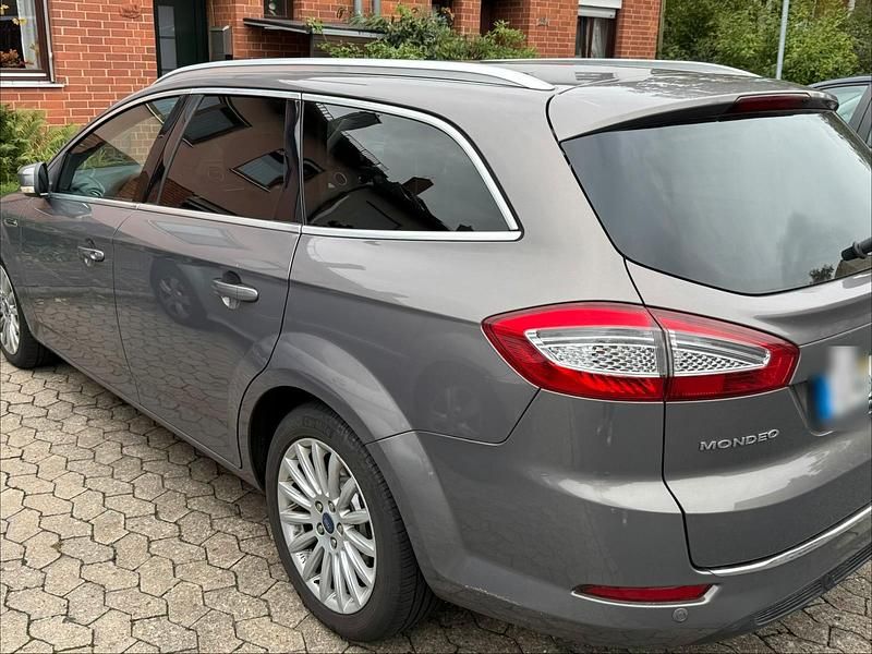 Gebraucht Ford Mondeo Titanium 140 PS (102 kW) 2014 Grau Kombi