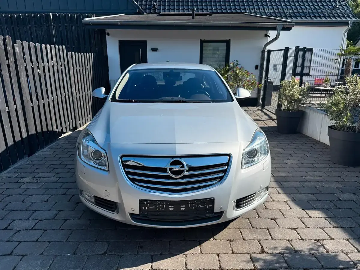 Gebraucht Opel Insignia 140 PS (102 kW) 2009 Silber Limousine