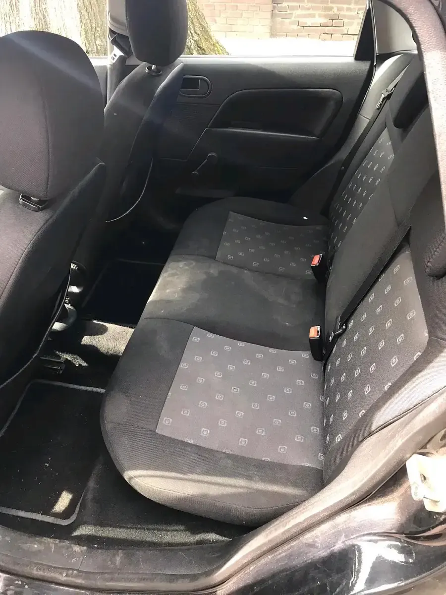 Gebraucht Ford Fiesta 69 PS (50 kW) 2004 Schwarz Kleinwagen