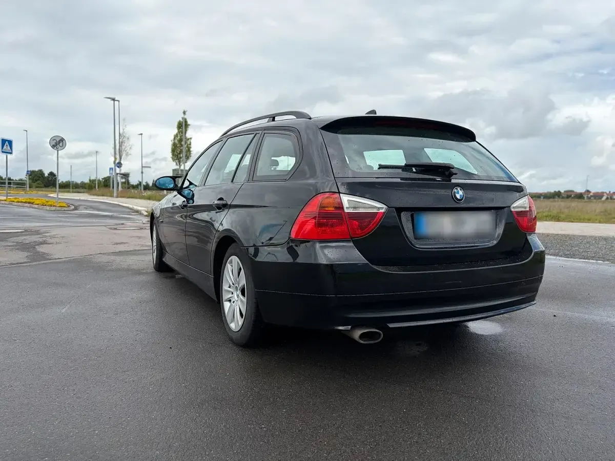 Gebraucht BMW 320 177 PS (130 kW) 2008 Schwarz Kombi
