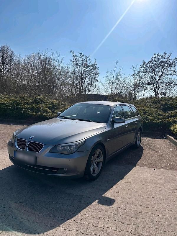 Gebraucht BMW 530 235 PS (172 kW) 2007 Grau Kombi