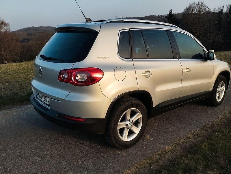 Gebraucht VW Tiguan Team 122 PS (89 kW) 2010 Gold SUV