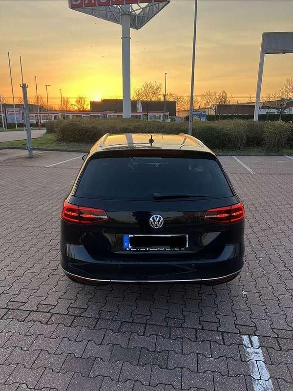 Gebraucht VW Passat Highline 150 PS (110 kW) 2017 Schwarz Kombi