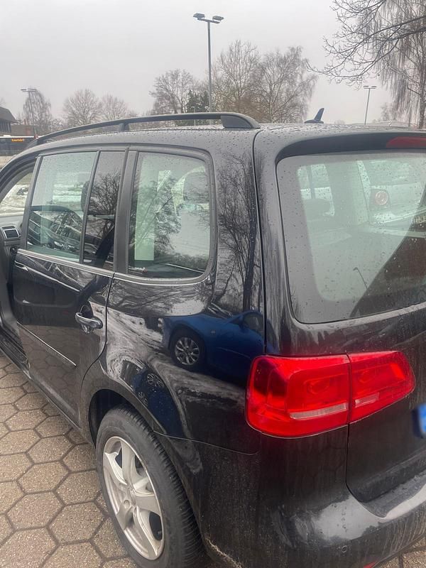 Gebraucht VW Touran 105 PS (77 kW) 2012 Schwarz Van / Kleinbus