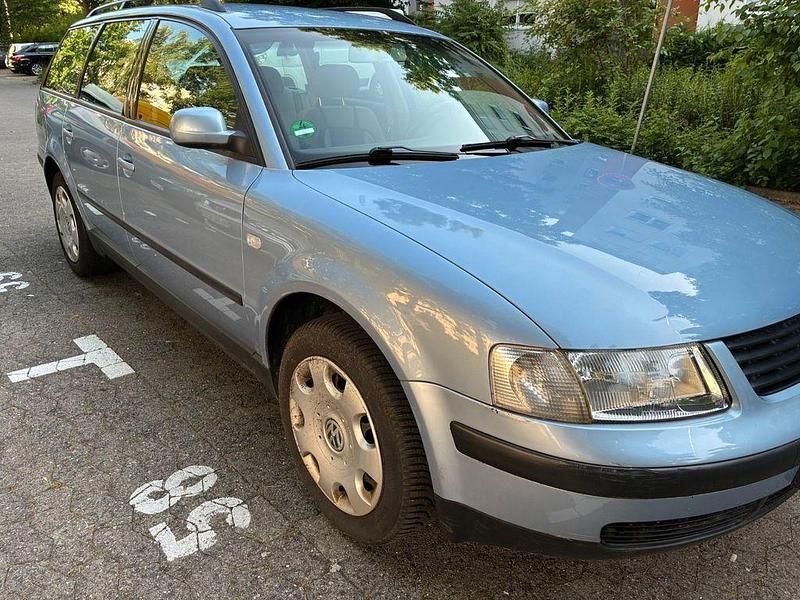 Blau Gebraucht 2000 VW Passat Basis Kombi | 1.450 € (Fairer Preis) - Bild 1/4