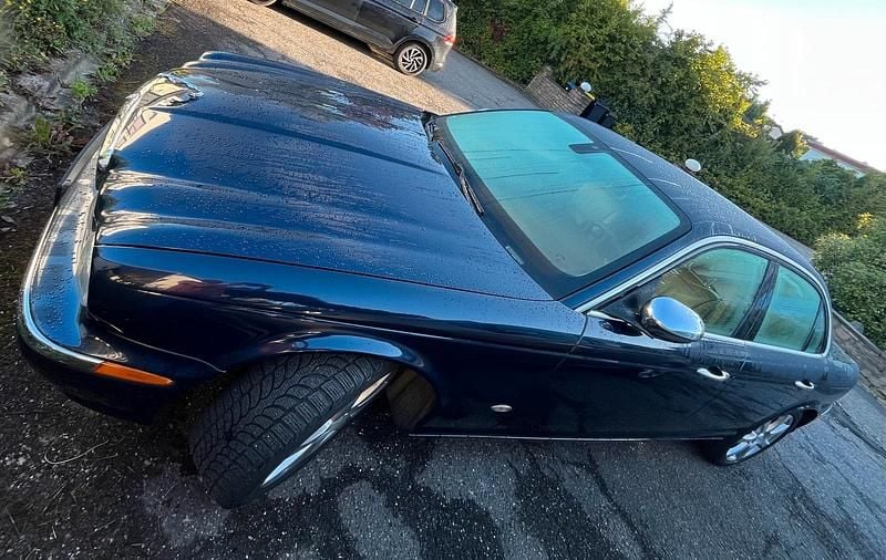 Blau Gebraucht 2005 Jaguar XJ6 Executive Limousine | 8.900 € (Teuer) - Bild 1/4