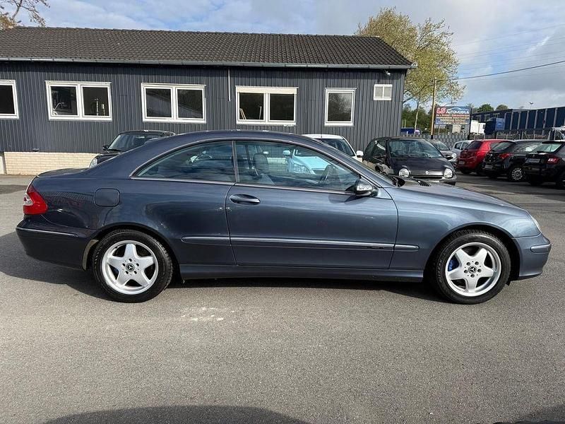 Gebraucht Mercedes CLK240 Avantgarde 170 PS (125 kW) 2002 Blau Coupé