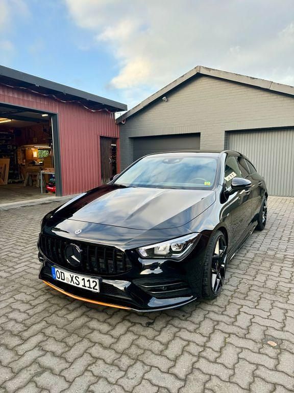 Schwarz Gebraucht 2019 Mercedes CLA220 Shooting Brake Edition 1 Kombi | 30.000 € (Teuer) - Bild 1/4
