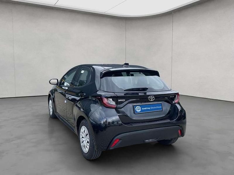 Neu Toyota Yaris Business Edition 116 PS (85 kW) 2025 Schwarz Limousine