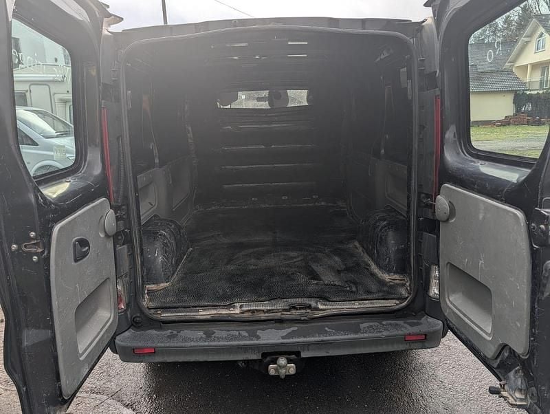 Second-hand Renault Trafic 114 CP (83 kW) 2012 Negru Monovolum