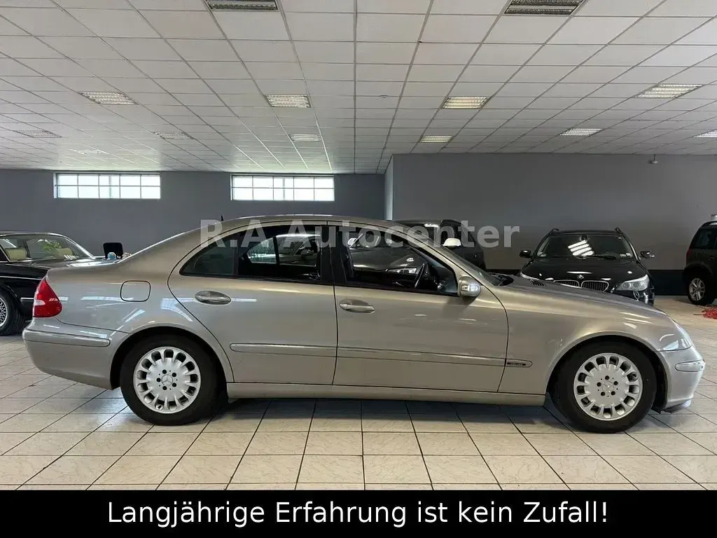 Second-hand Mercedes E350 272 CP (200 kW) 2005 Argintiu Berlinǎ