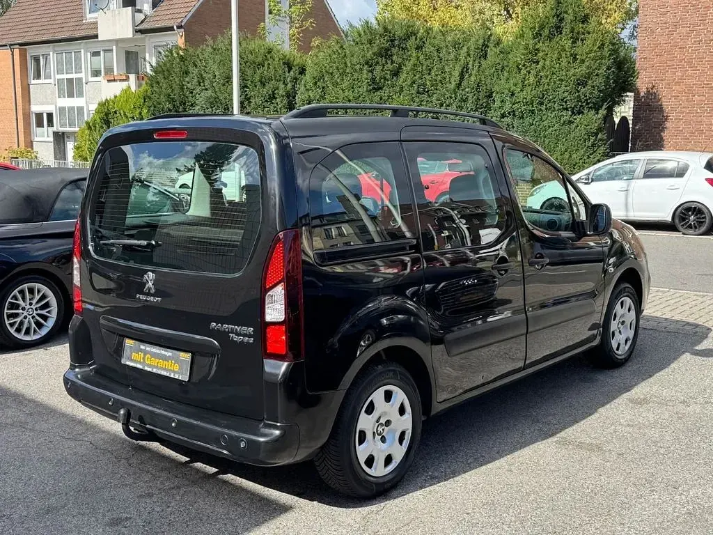 Gebraucht Peugeot TePee Active 99 PS (72 kW) 2016 Schwarz Van / Kleinbus