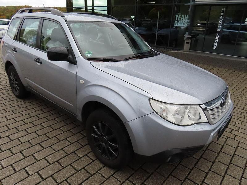 Silber Gebraucht 2012 Subaru Forester Active SUV | 7.990 € (Teuer) - Bild 1/4