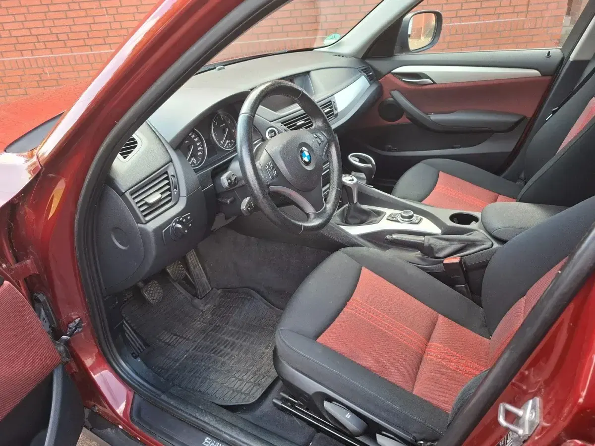 Gebraucht BMW X1 143 PS (105 kW) 2011 Rot SUV