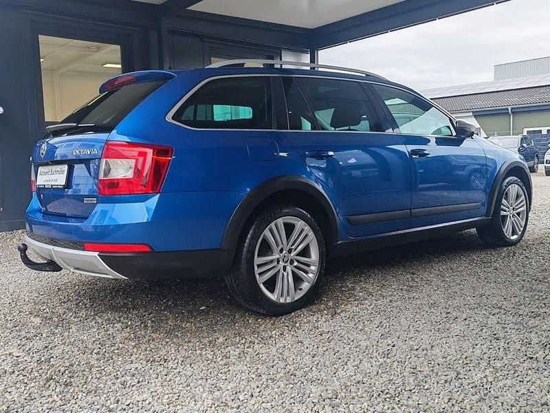 Gebraucht Skoda Octavia Scout 184 PS (135 kW) 2016 Blau Kombi