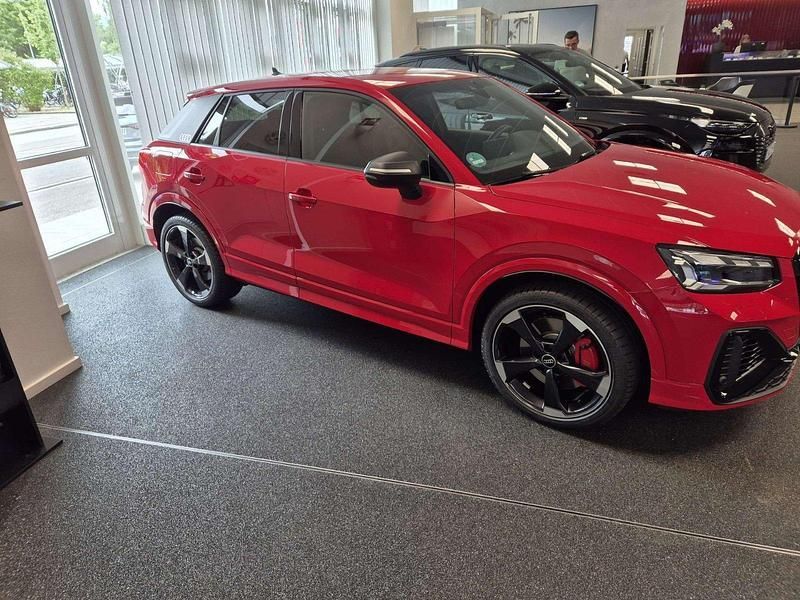 Rot Gebraucht 2024 Audi SQ2 Comfort SUV | 40.799 € (Fairer Preis) - Bild 1/4