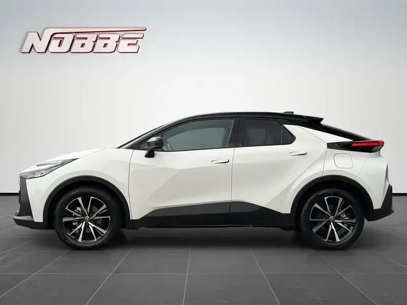 Neu Toyota C-HR 197 PS (144 kW) 2025 Schneeweiß/schwarz SUV