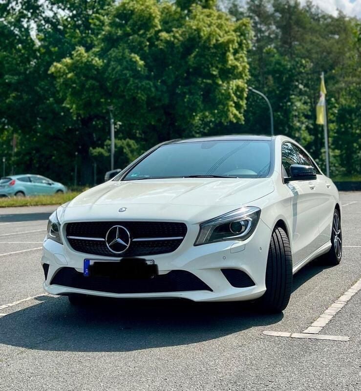 Weiß Gebraucht 2014 Mercedes CLA200 Coupé | 14.950 € (Guter Preis) - Bild 1/4