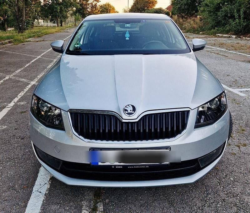 Silber Gebraucht 2016 Skoda Octavia Joy Limousine | 11.900 € (Guter Preis) - Bild 1/4