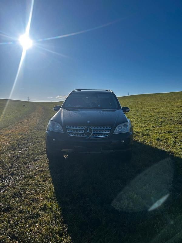 Schwarz Gebraucht 2007 Mercedes ML320 SUV | 7.800 € (Teuer) - Bild 1/4