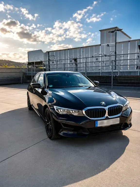 Gebraucht BMW 318 Advantage 156 PS (114 kW) 2021 Schwarz Limousine