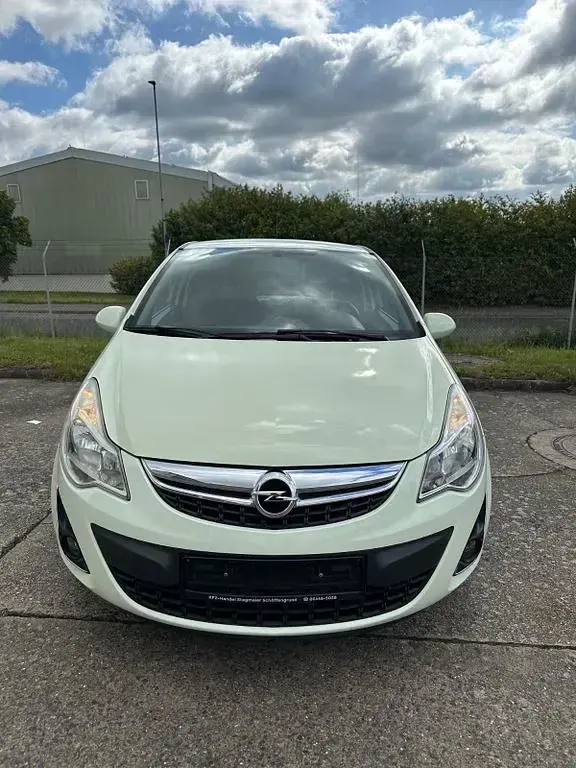 Gebraucht Opel Corsa 87 PS (63 kW) 2011 Weiß Kleinwagen