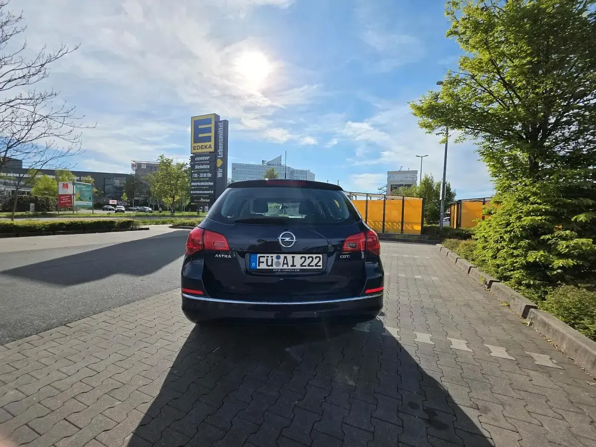 Gebraucht Opel Astra 110 PS (80 kW) 2013 Blau Kombi