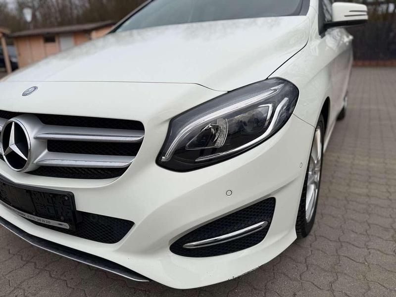 Gebraucht Mercedes B180 109 PS (80 kW) 2016 Weiß Van / Kleinbus