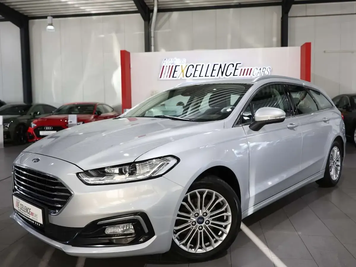 Usado Ford Mondeo Titanium 190 CV (139 kW) 2022 Plateado Familiar