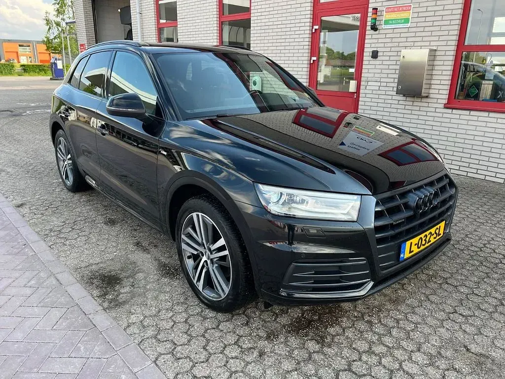 Second-hand Audi Q5 S-Line 190 CP (139 kW) 2018 Negru SUV