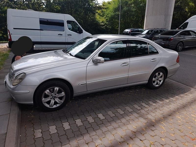 Gebraucht Mercedes E220 Classic 150 PS (110 kW) 2003 Silber Limousine