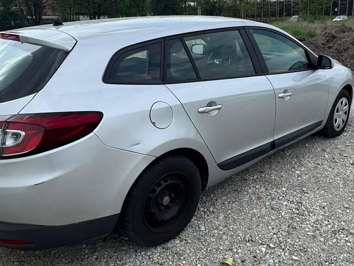 Gebraucht Renault Mégane GrandTour Authentique 110 PS (80 kW) 2010 Platingrau Kombi