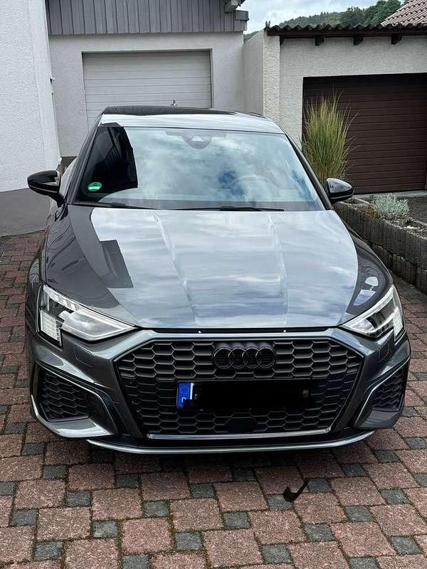 Grau Gebraucht 2021 Audi A3 e-tron S-Line Kleinwagen | 27.900 € (Fairer Preis) - Bild 1/4