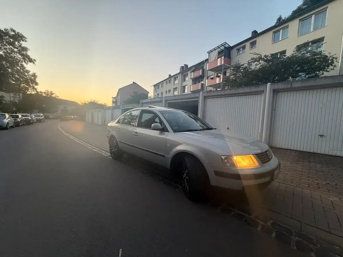 Gebraucht VW Passat 101 PS (74 kW) 2000 Silber Limousine