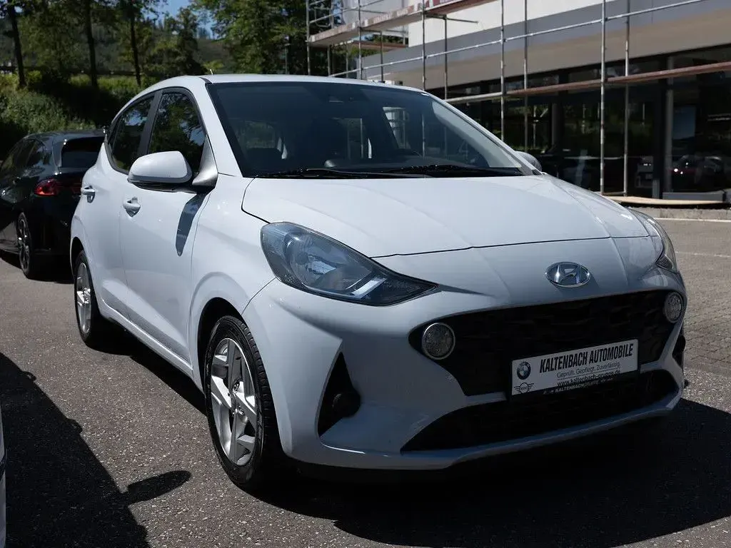 Gebraucht Hyundai i10 Trend 84 PS (61 kW) 2020 Grau Kleinwagen