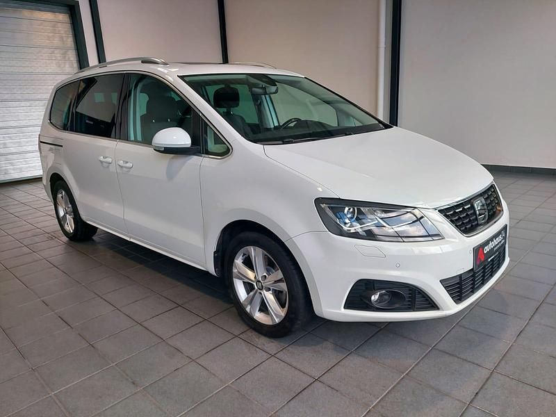 Weiß Gebraucht 2021 Seat Alhambra XCELLENCE Van / Kleinbus | 30.490 € (Etwas zu teuer) - Bild 1/4