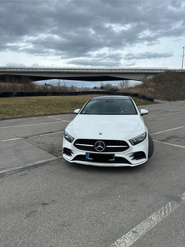 Weiß Gebraucht 2019 Mercedes A200 AMG line Limousine | 28.950 € (Teuer) - Bild 1/4