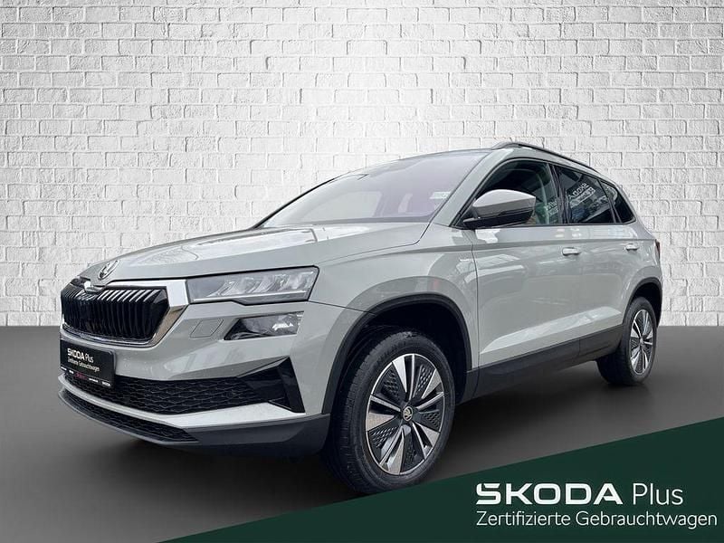 Stahlgrau uni Gebraucht 2023 Skoda Karoq Tour SUV | 26.490 € (Fairer Preis) - Bild 1/4