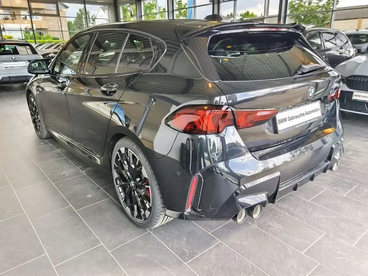 Gebraucht BMW M1 M Sport 300 PS (220 kW) 2025 Black sapphire Coupé