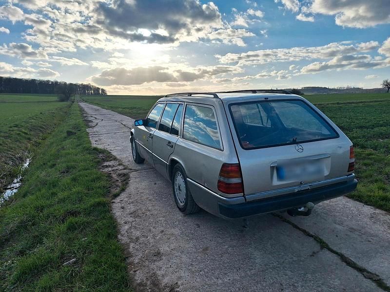 Gebraucht Mercedes E250 90 PS (66 kW) 1990 Kombi