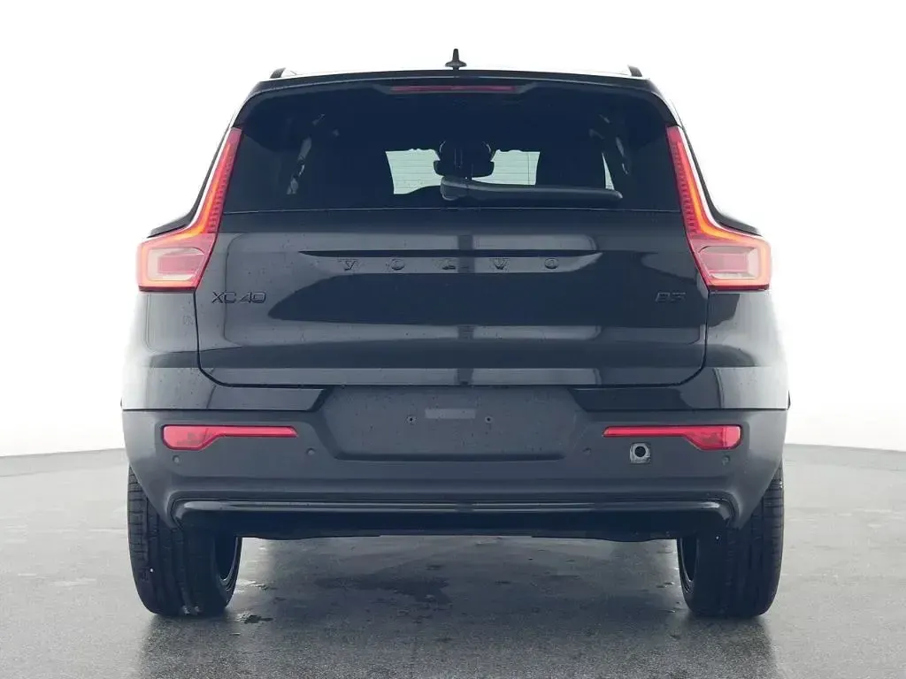 Gebraucht Volvo XC40 Plus 163 PS (119 kW) 2025 Onyx black / metallic SUV