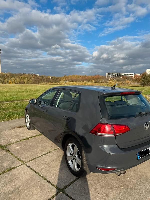 Grau Gebraucht 2014 VW Golf VII Limousine | 7.799 € (Etwas zu teuer) - Bild 1/4