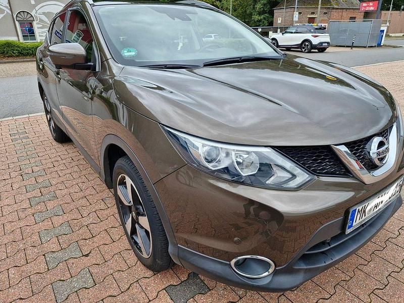 Braun Gebraucht 2016 Nissan Qashqai N-Connecta SUV | 11.100 € (Fairer Preis) - Bild 1/4