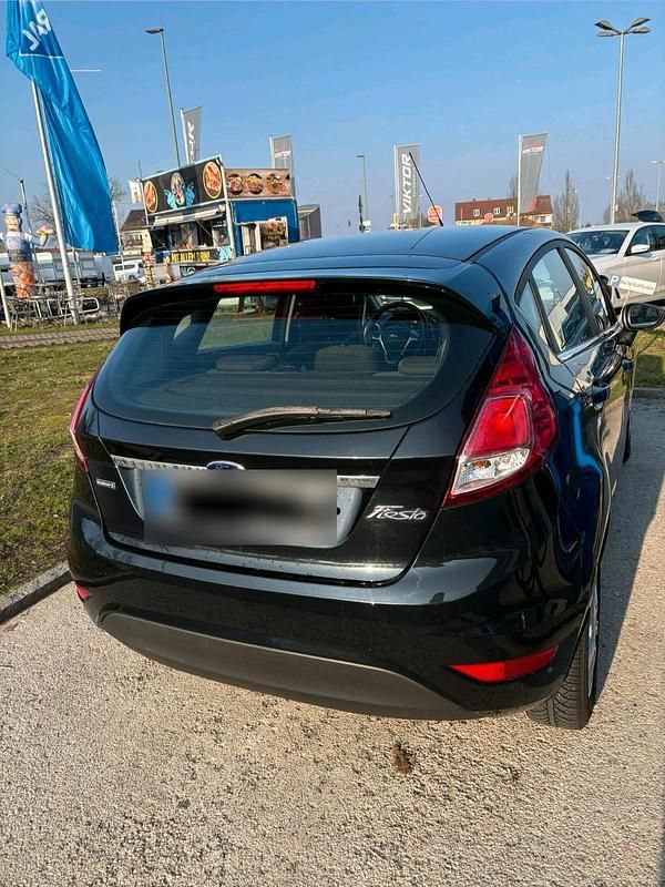 Gebraucht Ford Fiesta 101 PS (74 kW) 2014 Schwarz Kleinwagen