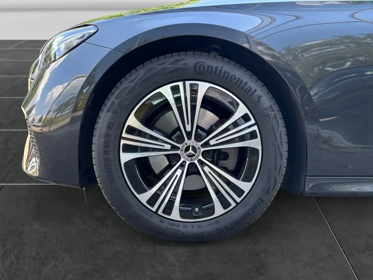 Gebraucht Mercedes E220 Avantgarde 197 PS (144 kW) 2025 Szary Limousine