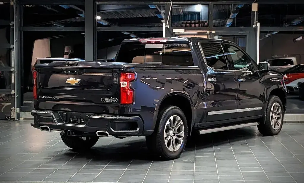 Gebraucht Chevrolet Silverado 426 PS (313 kW) 2024 Schwarz SUV