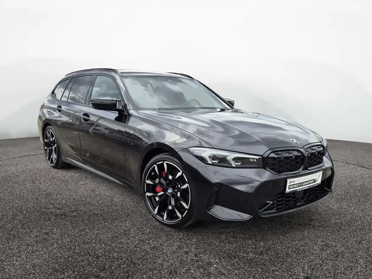 Gebraucht BMW 340 374 PS (275 kW) 2025 Black sapphire Kombi